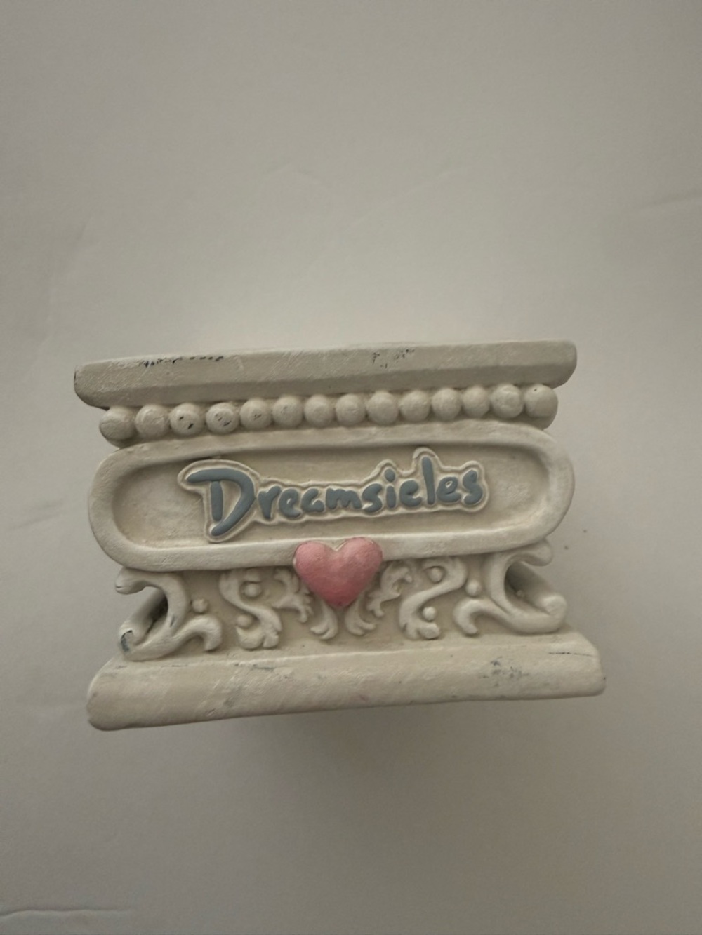 Vintage Dreamsicles White Ceramic figurine stand with Pink Heart. 1996/1997